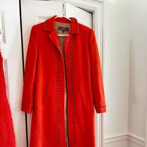 Wool Coat with embroidered collar